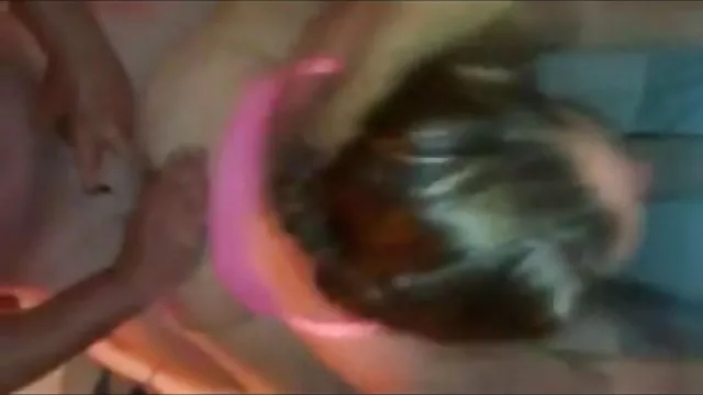 XXX بدون ثبت نام آنجلینا کاسترو و ویدیو سوپرسکسی عفاف با گربه بازی.